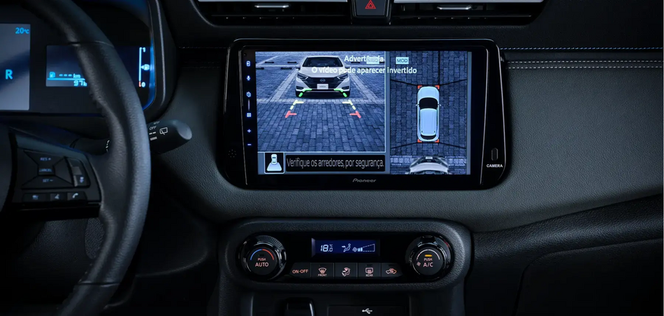 Multimídia do Nissan Kait exibindo a visão 360 graus