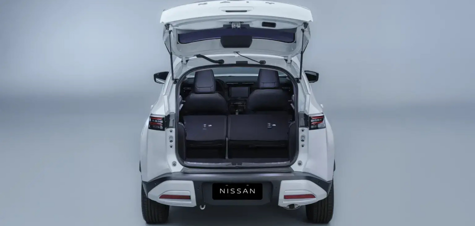 Porta-malas do Nissan Kait com bancos rebatidos